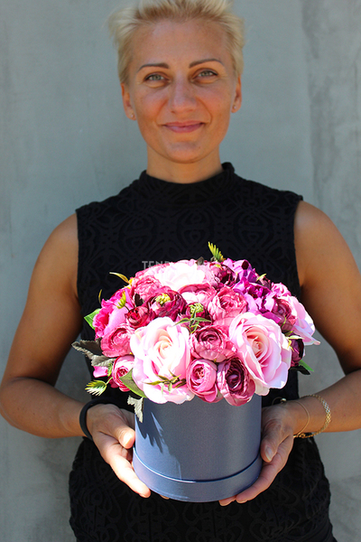 kompozycja kwiatowa / bukiet / Flowerbox Renata, wys.25cm