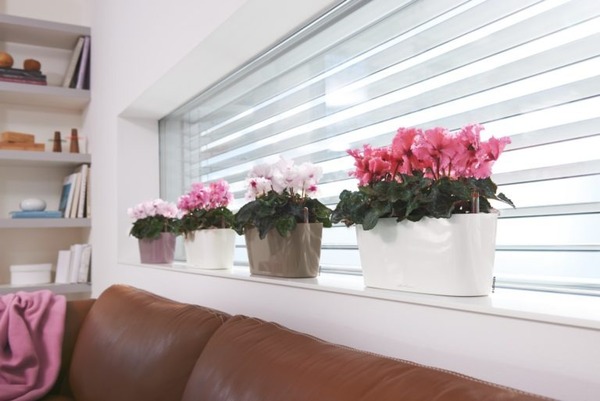 Delta 20, podłużna donica z nawadnianiem, biała, wym.18x40x15cm