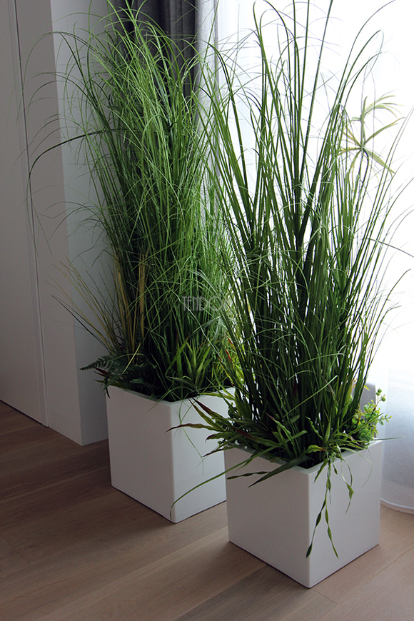 kompozycja Trawy IV Minimalism w białej donicy, wys.110cm