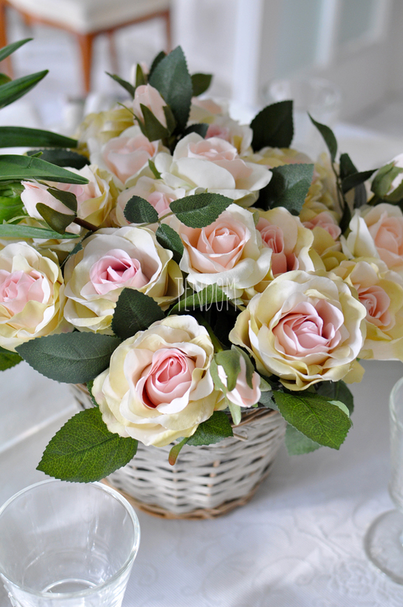 bogaty kosz z bladoróżowymi różami Romance 33x30x30cm