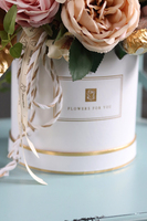 Chocolates Romantico, flowerbox z pralinami, wys.34cm