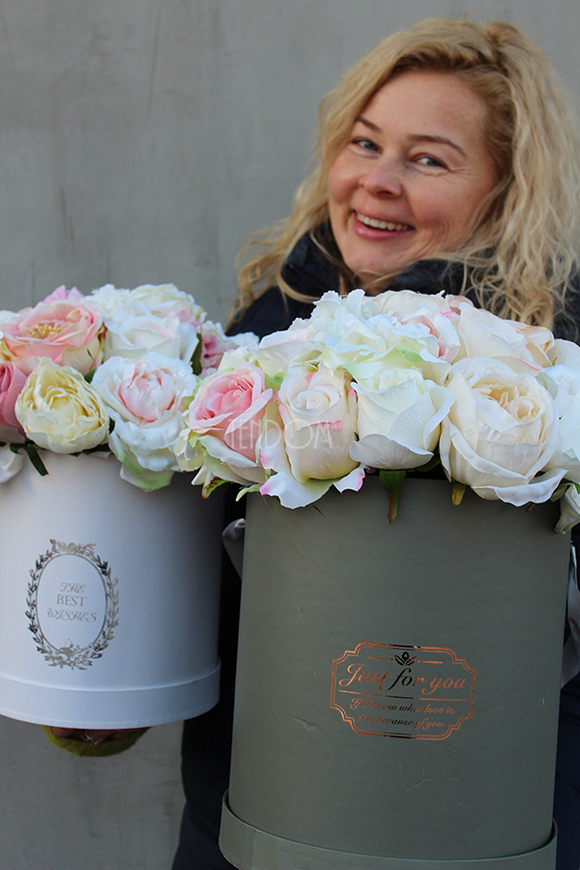 kompozycja kwiatowa / bukiet Flowerbox Maria Antonina Grey, wys.38cm