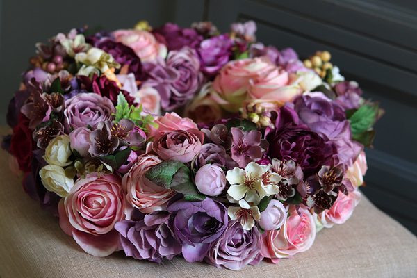 Pulleta, bardzo gesty wianek na drzwi w kolorze fioletu, śr.40cm 