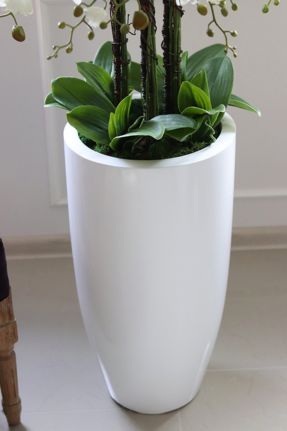 Grande Fiberglass Fenice, efektowny storczyk w białej donicy z fiberglass, wys.118cm