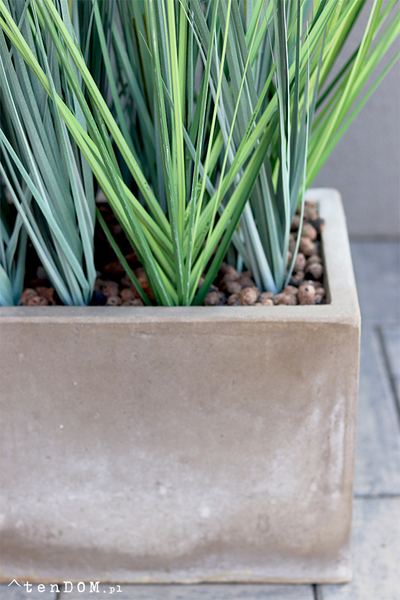 sztuczne trawy w betonowej donicy, Veronique Concrete, wys.135cm 