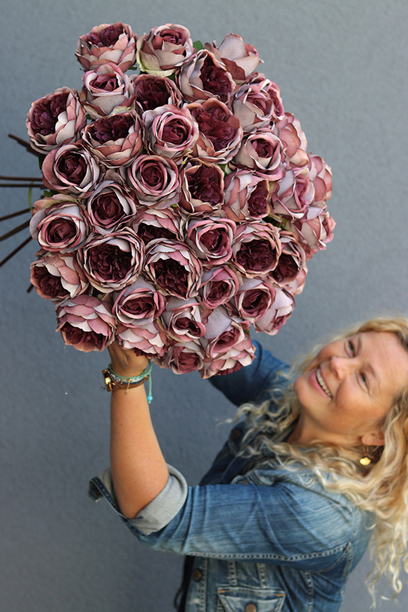 bukiet 43 fioletowych róż, Rolania Purple, dł.65cm