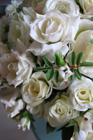 bogaty kosz z białymi kwiatami, Romance Eleonore, wys.42cm