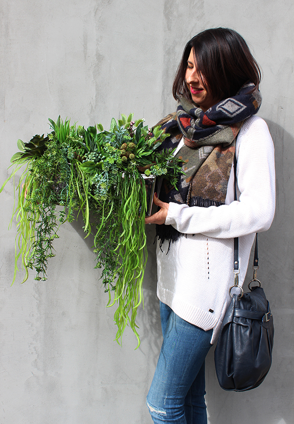 Anya 4, piękna kompozycja Sukulenty, w lustrzanej donicy, wys.30cm