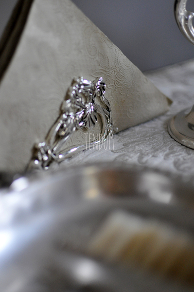 Iris posrebrzany serwetnik wym.6x9x3.5cm