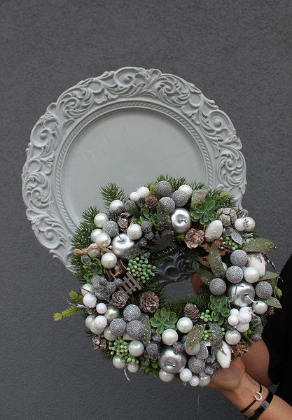 elegancki świąteczny stroik, Piękno Zimy na siwo szarym talerzu, śr.35cm