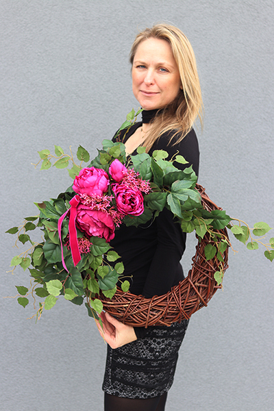 Felicja, wiklinowy wianek z kwiatową dekoracją, śr.54cm