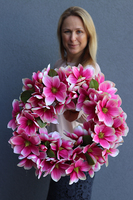 Magnolia Amarant, wianek z kwiatów magnolii, śr.45cm