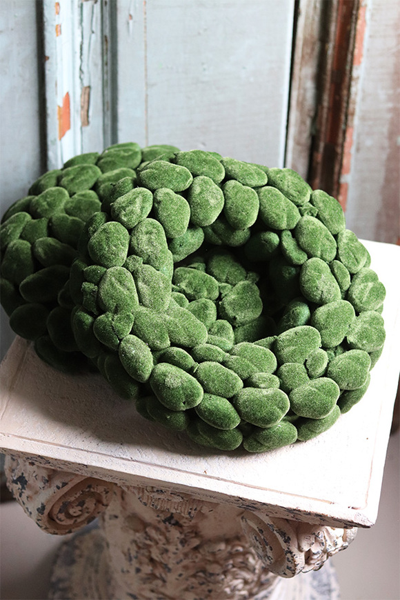 dekoracyjny wianek z ciemnego Mchu, śr.33cm