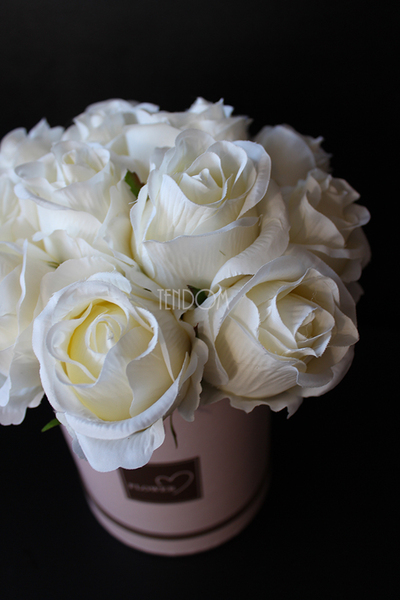 kompozycja kwiatowa / bukiet Flowerbox Paloma wys.27cm