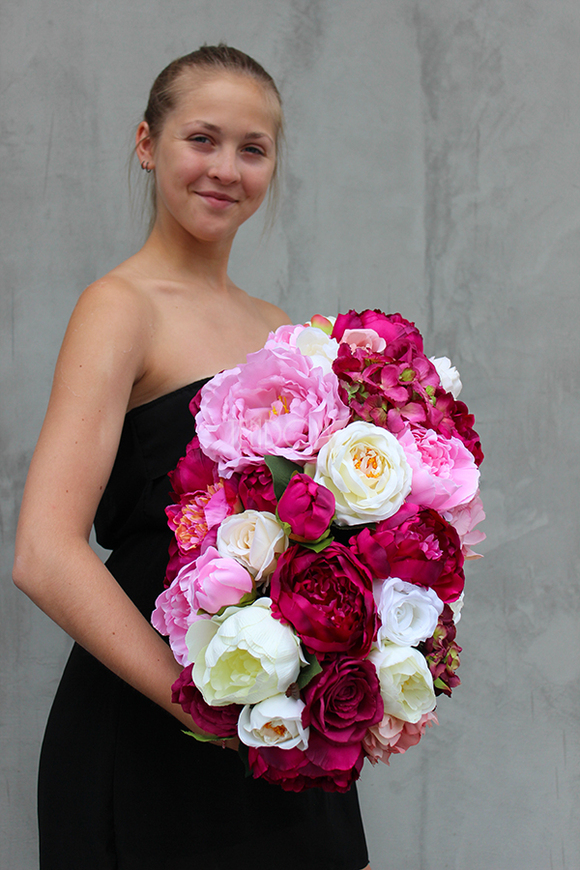 Pani Walewska kompozycja kwiatowa, wys.34cm, szer.50cm