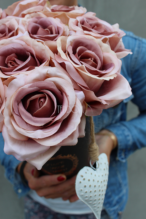 Cappucino Heart, kompozycja kwiatowa / Flowerbox na Walentynki, wys.37cm