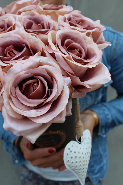 Cappucino Heart, kompozycja kwiatowa / Flowerbox na Walentynki, wys.37cm