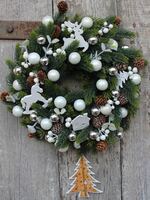 dekoracyjny świąteczny wianek / stroik Zimowa Kolekcja, wym.28cm