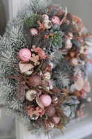 elegancki wianek zimowy, Sukulentas Pudrovy Róż, wym.28cm