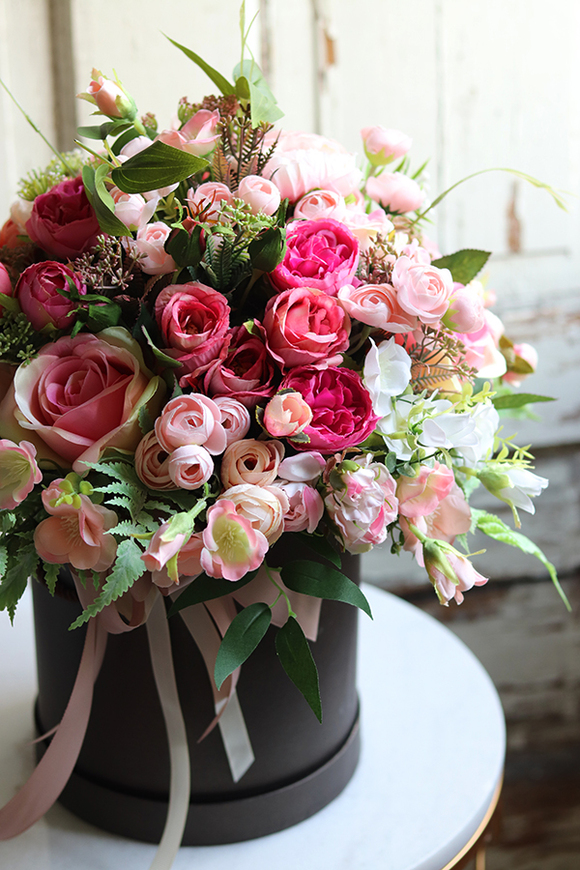 czarny flowerbox z różami, Beduaro, wys.38cm 