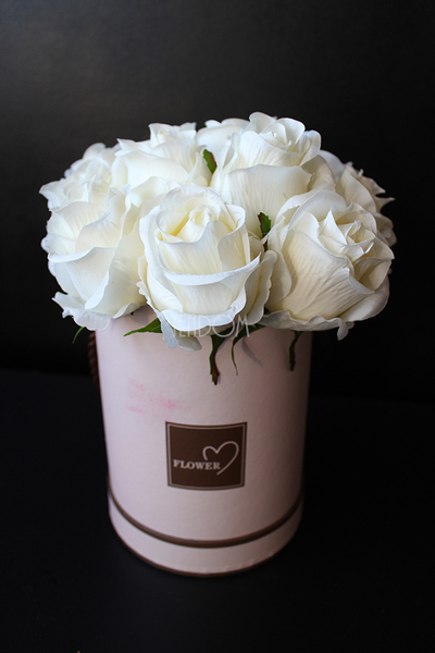 kompozycja kwiatowa / bukiet Flowerbox Paloma wys.27cm