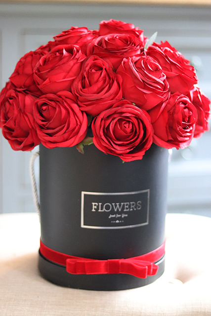 box Walenty, elegancka kompozycja kwiatowa na prezent, wys.29cm