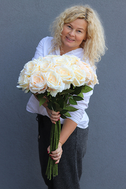Princessa, bukiet 20 szt. jasnokremowych róż, wys.70cm