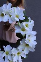 Magnolia Biel, wianek z kwiatów magnolii, śr.45cm 