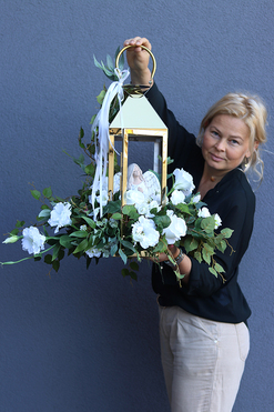 Angels Garden, kompozycja nagrobna z aniołem i lampionem, wys.55cm