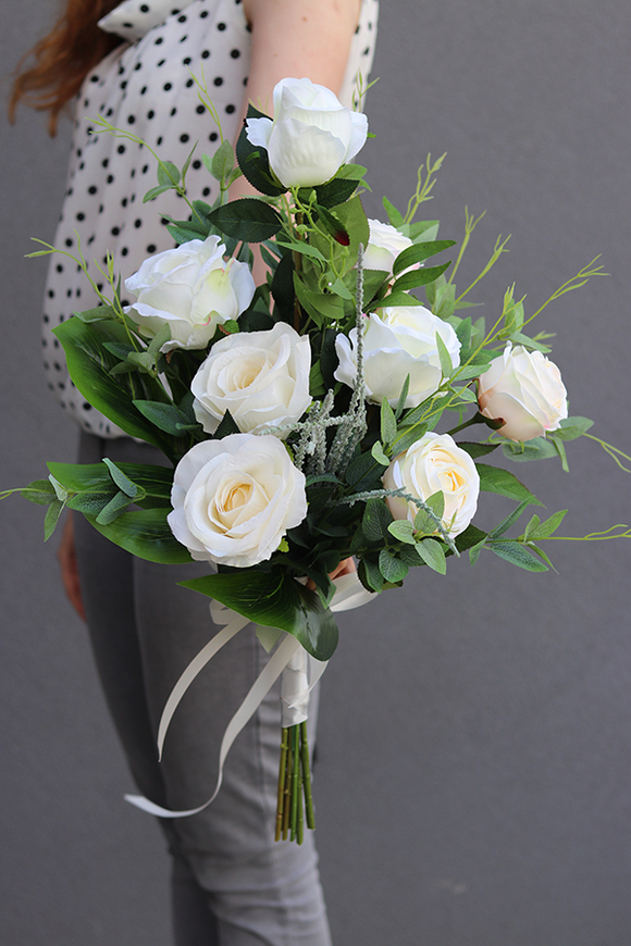 bukiet nagrobny z białych róż, Różana Deliana, wys.64cm 
