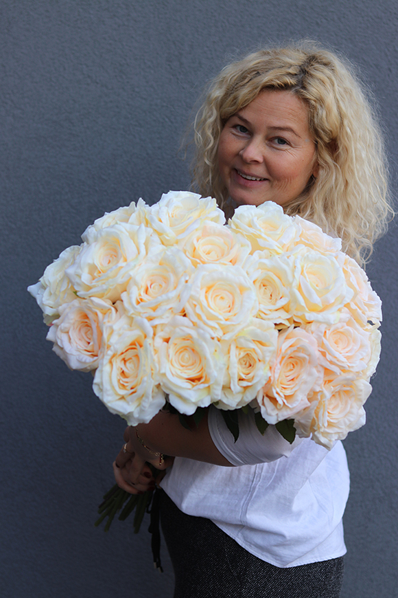Princessa, bukiet 20 szt. jasnokremowych róż, wys.70cm