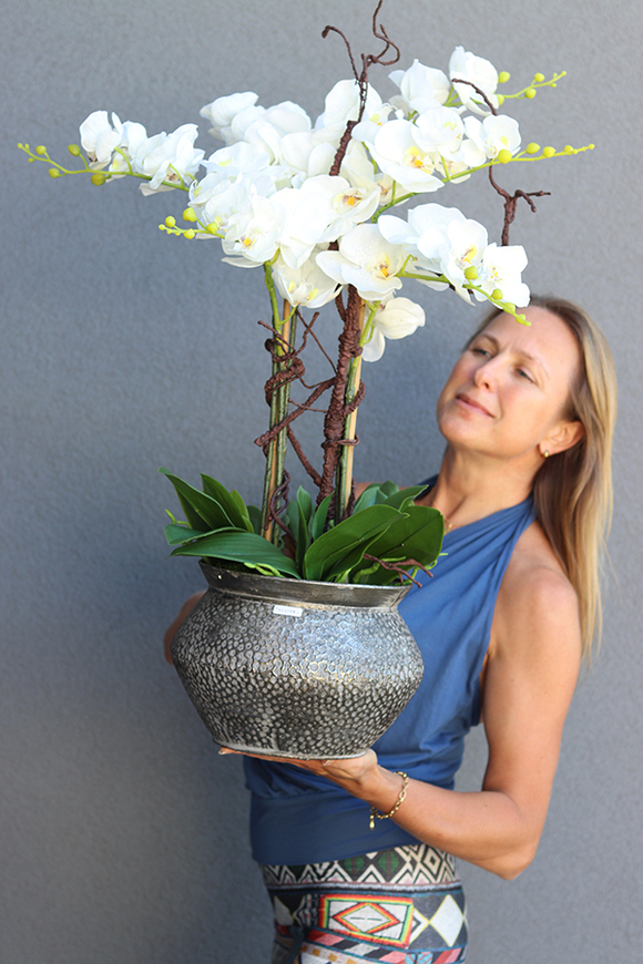 Eduardo Silver, gumowy storczyk w srebrnej metalowej donicy, wys.70cm