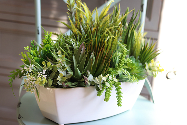 Gerra Sukulenty, zielona kompozycja w białej donicy, wym.28x46cm