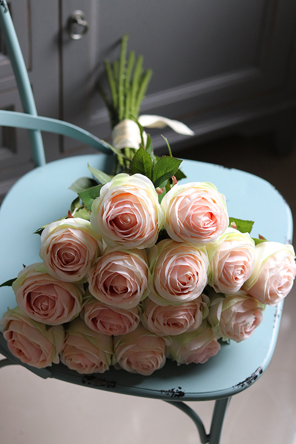 bogaty bukiet róż, Benata, 15szt. dł.75cm