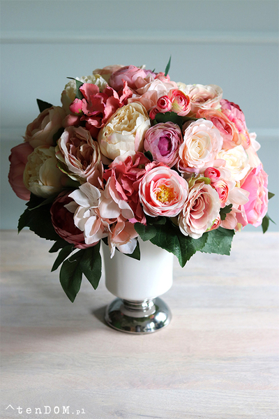 Celina Regana, kwiatowa kompozycja w ceramicznym naczyniu, wym.40x38cm