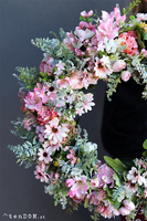 Różowa Poświata, kwiatowy wianek z margaretkami, śr.50cm