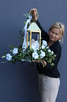 Angels Garden, kompozycja nagrobna z aniołem i lampionem, wys.55cm