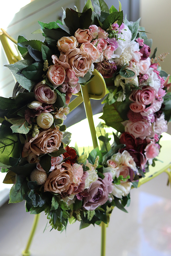 Felotta, dekoracyjny wianek okolony zielonymi liśćmi, śr.55cm