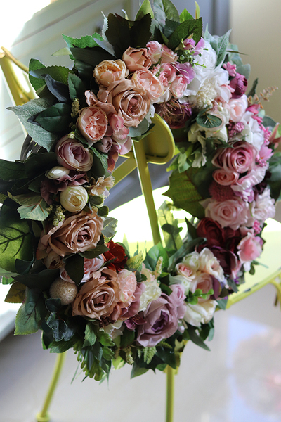 Felotta, dekoracyjny wianek okolony zielonymi liśćmi, śr.55cm