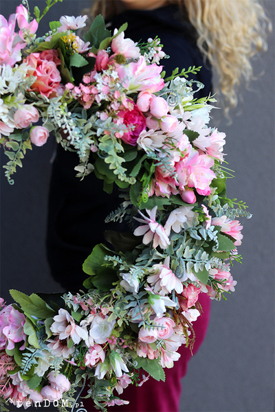 Różowa Poświata, kwiatowy wianek z margaretkami, śr.50cm