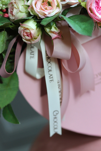 Chocolates Lovers, flowerbox w kształcie serc z pralinami, wys.31cm 