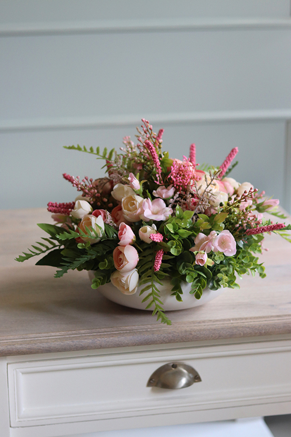 Rafsa, urocza kompozycja kwiatowa w ceramicznej misie, wys.22cm