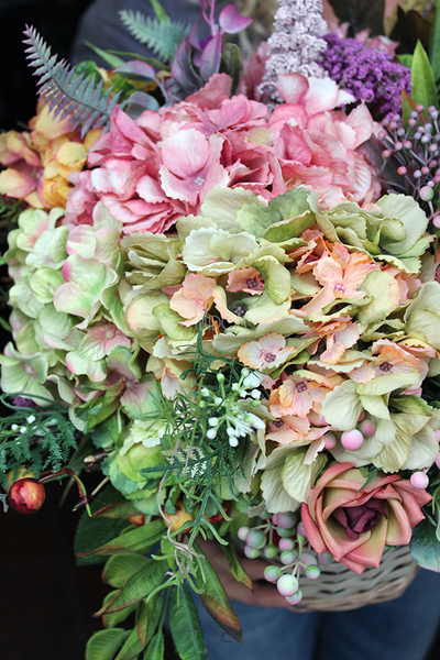 jesienna kompozycja kwiatowa / bukiet w koszu Nostalgia, wys.37cm, szer.35cm