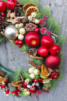 świąteczny wianek / dekoracja na drzwi Laleczki, wym.38cm