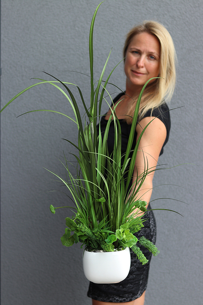 Jasson, sztuczna trawa z sukulentami w biało-srebrnej donicy, wys.85cm
