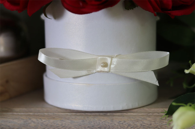 elegancki flowerbox z czerwonymi różami, Valerie, wym. 24x24cm 