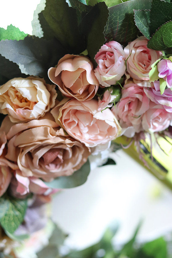 Felotta, dekoracyjny wianek okolony zielonymi liśćmi, śr.55cm