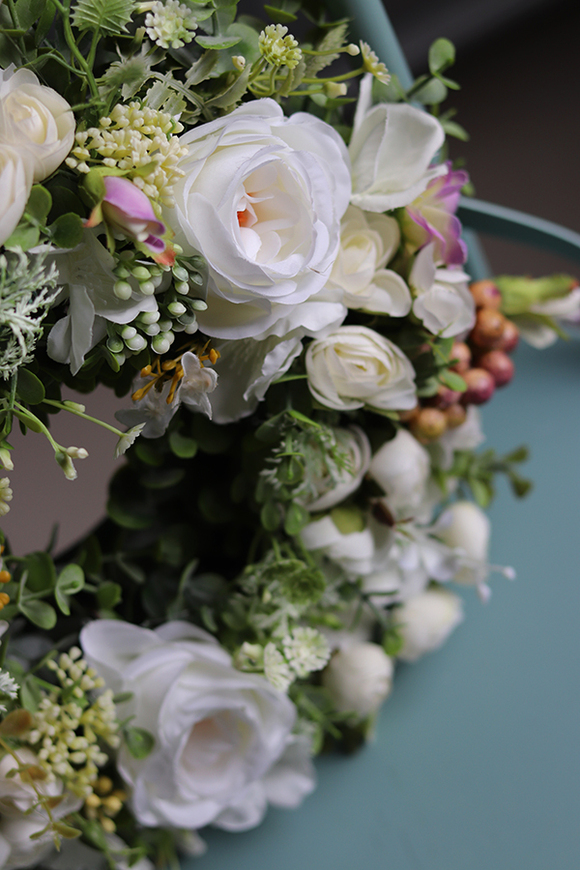 biały kwiatowy wianek, Togea, śr.32cm