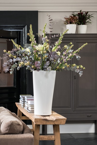 Delta Premium, elegancka donica z nawadnianiem, biała, wys.56cm