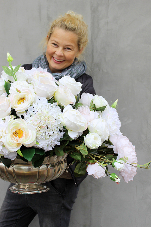 Cremona kompozycja kwiatowa w cynowanym ekskluzywnym naczyniu, dł.85cm, wys.48cm